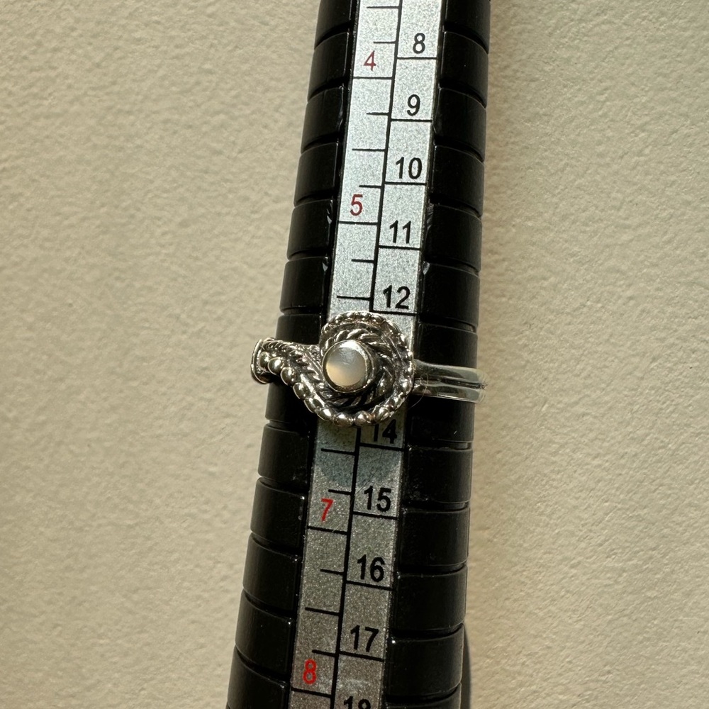 Sterling silver ring size 6 - Picture 2 of 3